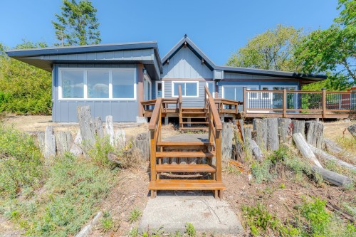 5492 Deep Bay Dr, Bowser, BC 