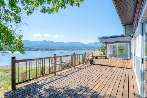 5492 Deep Bay Dr, Bowser, BC 