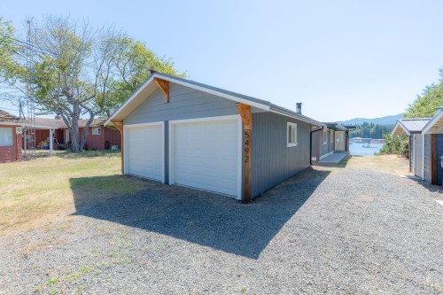 5492 Deep Bay Dr, Bowser, BC 