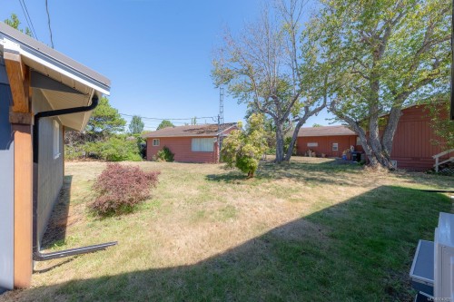 5492 Deep Bay Dr, Bowser, BC 