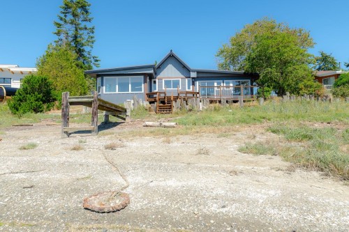 5492 Deep Bay Dr, Bowser, BC 