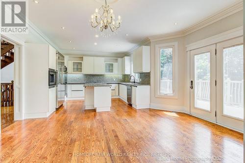 212 Burns Boulevard, King, ON - Indoor Photo Showing Kitchen With Upgraded Kitchen