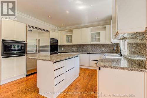 212 Burns Boulevard, King, ON - Indoor Photo Showing Kitchen With Upgraded Kitchen
