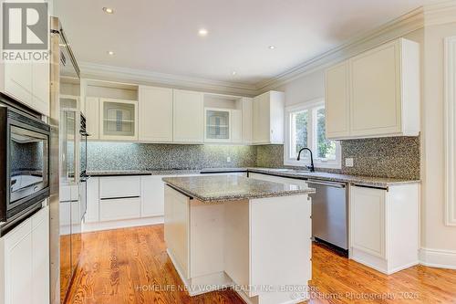 212 Burns Boulevard, King, ON - Indoor Photo Showing Kitchen With Upgraded Kitchen
