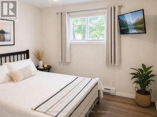 110 Wolfe Trail, Tiny, ON - Indoor Photo Showing Bedroom