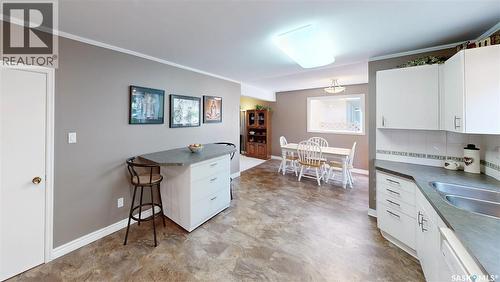 2902 Lacon Street, Regina, SK - Indoor Photo Showing Kitchen With Double Sink