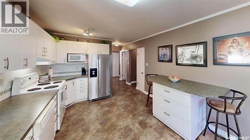 2902 Lacon Street, Regina, SK - Indoor Photo Showing Kitchen