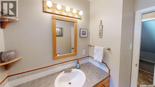 2902 Lacon Street, Regina, SK - Indoor Photo Showing Bathroom