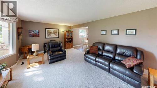 2902 Lacon Street, Regina, SK - Indoor Photo Showing Living Room