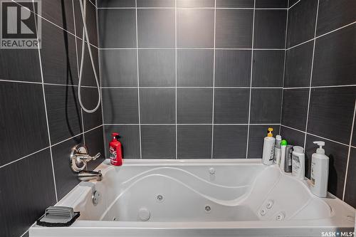 242 Pohorecky Street, Saskatoon, SK - Indoor Photo Showing Bathroom