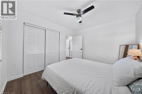 Room featuring wood-finish flooring, a ceiling fan with integrated lighting, and white walls - 621 Tate Avenue, Hamilton, ON - Indoor Photo Showing Bedroom