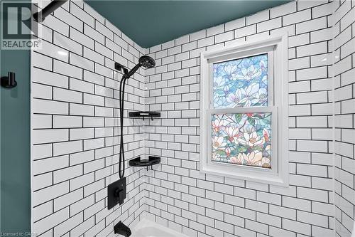 Shower with white subway tile, dark grout, and a decorative frosted window - 621 Tate Avenue, Hamilton, ON - Indoor Photo Showing Bathroom