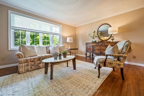 137 White Pine Crescent, Waterloo, ON - Indoor Photo Showing Living Room