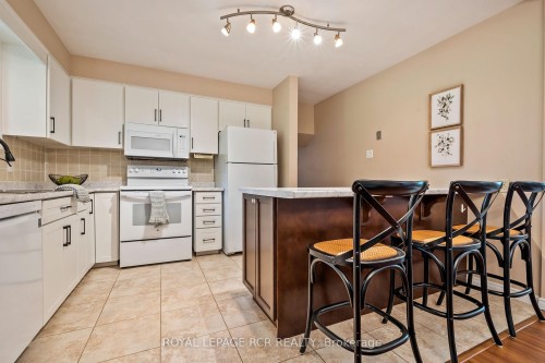 137 White Pine Crescent, Waterloo, ON - Indoor Photo Showing Kitchen