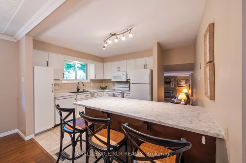 137 White Pine Crescent, Waterloo, ON - Indoor Photo Showing Kitchen