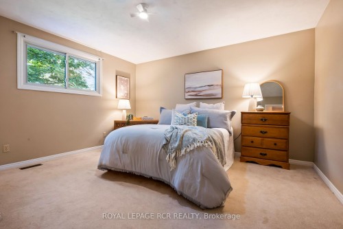 137 White Pine Crescent, Waterloo, ON - Indoor Photo Showing Bedroom