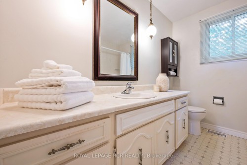 137 White Pine Crescent, Waterloo, ON - Indoor Photo Showing Bathroom