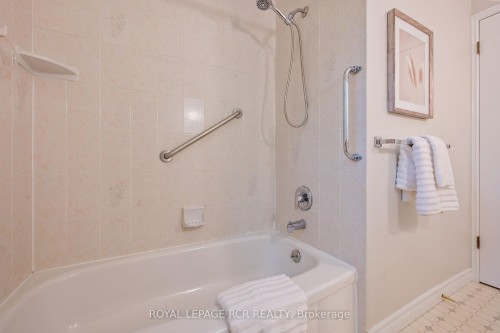 137 White Pine Crescent, Waterloo, ON - Indoor Photo Showing Bathroom