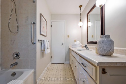 137 White Pine Crescent, Waterloo, ON - Indoor Photo Showing Bathroom