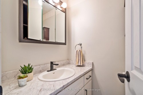 137 White Pine Crescent, Waterloo, ON - Indoor Photo Showing Bathroom