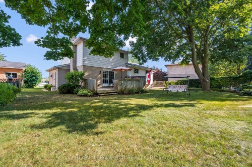 137 White Pine Crescent, Waterloo, ON - Outdoor