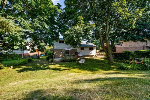 137 White Pine Crescent, Waterloo, ON - Outdoor