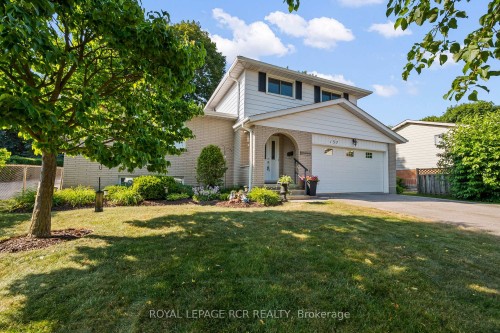 137 White Pine Crescent, Waterloo, ON - Outdoor
