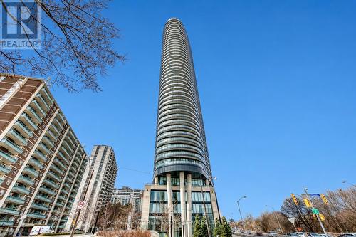 1320 - 585 BLOOR STREET E  Toronto, ON M4W 0B3