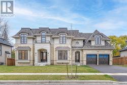 243 PRINCE GEORGE CRESCENT Oakville, ON L6L 6P2