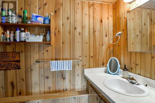 1053 Harrison Trail, Georgian Bay (Freeman), ON - Indoor Photo Showing Bathroom
