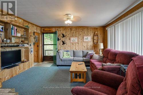 1053 Harrison Trail, Georgian Bay (Freeman), ON - Indoor Photo Showing Living Room