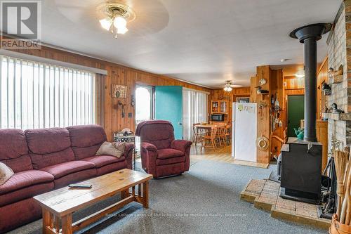 1053 Harrison Trail, Georgian Bay (Freeman), ON - Indoor Photo Showing Living Room
