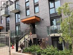 TH17 - 10 BRIN DRIVE  Toronto, ON M8X 0B3