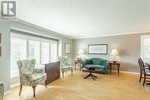 39 Bonnybank Court, Kitchener, ON - Indoor Photo Showing Living Room