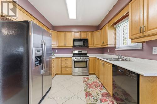 1069 Alexandra Avenue, Mississauga, ON - Indoor Photo Showing Kitchen With Double Sink
