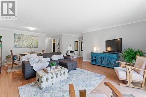 1069 Alexandra Avenue, Mississauga, ON - Indoor Photo Showing Living Room