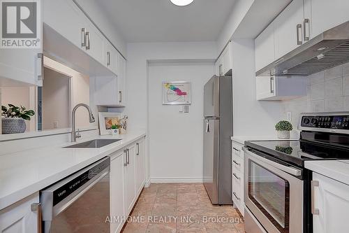 511 - 238 Doris Avenue, Toronto, ON - Indoor Photo Showing Kitchen With Upgraded Kitchen