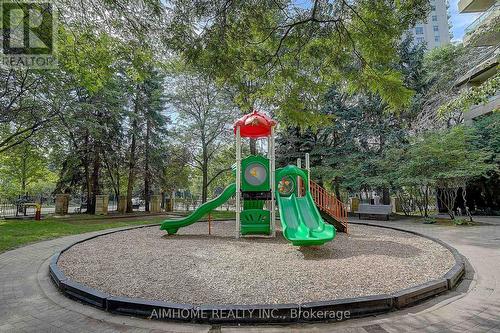 511 - 238 Doris Avenue, Toronto, ON - Outdoor