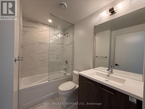 2507 - 28 Interchange Way, Vaughan, ON - Indoor Photo Showing Bathroom