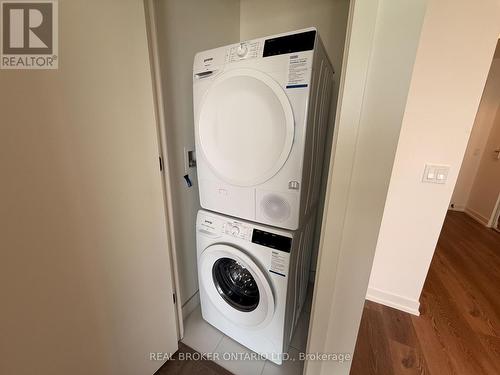 2507 - 28 Interchange Way, Vaughan, ON - Indoor Photo Showing Laundry Room