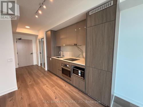 2507 - 28 Interchange Way, Vaughan, ON - Indoor Photo Showing Kitchen
