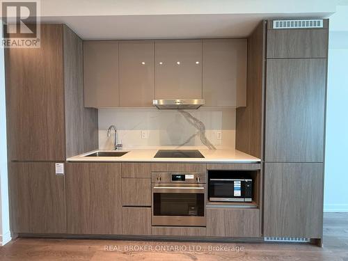 2507 - 28 Interchange Way, Vaughan, ON - Indoor Photo Showing Kitchen