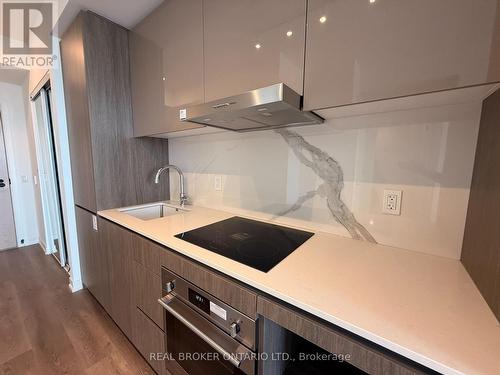 2507 - 28 Interchange Way, Vaughan, ON - Indoor Photo Showing Kitchen