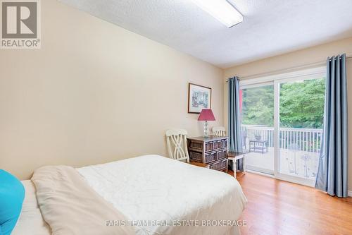 33 Oneida Crescent, Tiny, ON - Indoor Photo Showing Bedroom