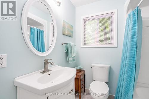 33 Oneida Crescent, Tiny, ON - Indoor Photo Showing Bathroom