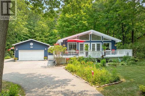 33 Oneida Crescent, Tiny, ON - Outdoor With Deck Patio Veranda