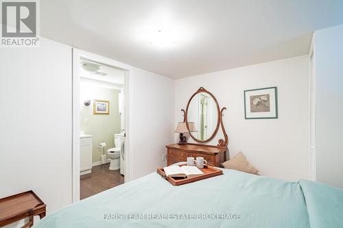 33 Oneida Crescent, Tiny, ON - Indoor Photo Showing Bedroom