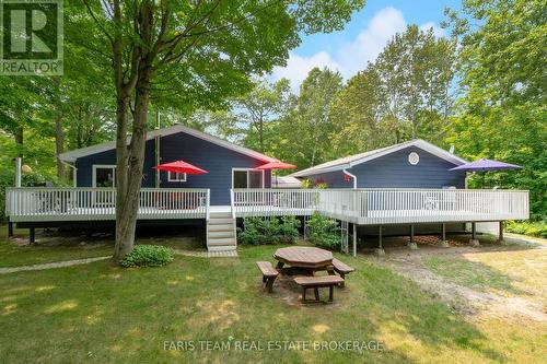33 Oneida Crescent, Tiny, ON - Outdoor With Deck Patio Veranda