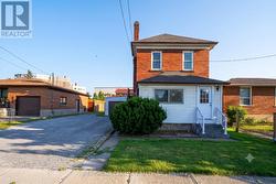 5262 KITCHENER STREET Niagara Falls, ON L2G 1B3