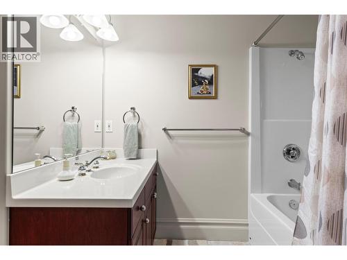 1200 Trans Canada Highway, Sicamous, BC - Indoor Photo Showing Bathroom
